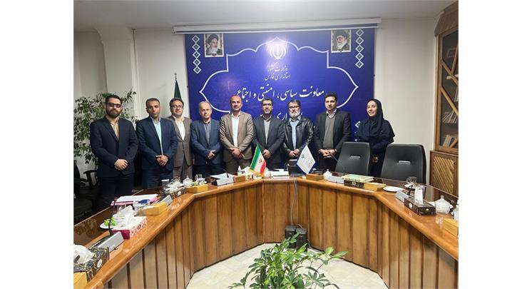 معاون سیاسی، امنیتی و اجتماعی استاندار فارس در دیدار با جمعی از اعضای انجمن ورزشی نویسان فارس;