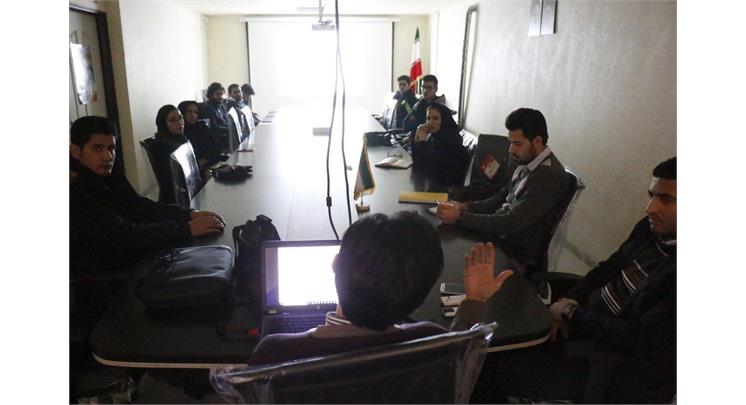 اولین جلسه کارگاه آموزش مقدماتی عکاسی خبری در اراک برگزار شد