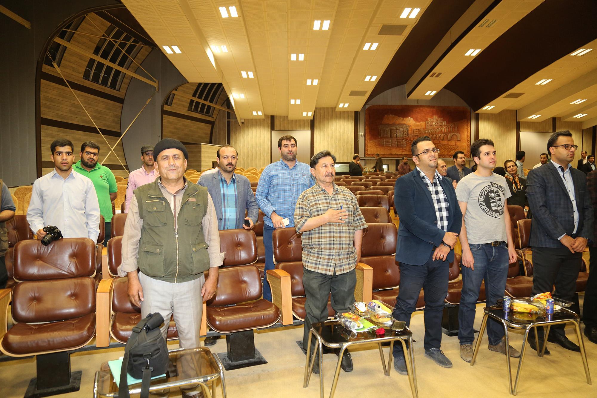 تجلیل از جانی پور و مصلحی پیشکسوتان عکاس ورزشی استان اصفهان