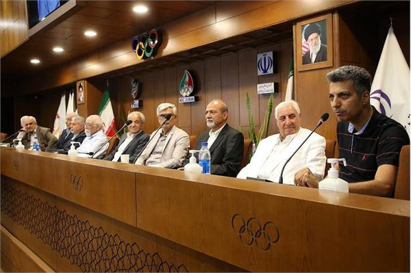 سخنرانی عادل فردوسی بود درخصوص شروع کار راسانه ای با استاد لارودی