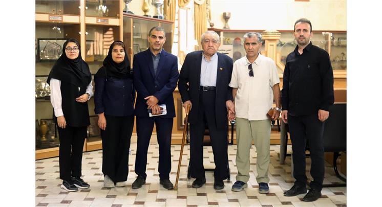 دوازدهمین جلسه هیات مدیره انجمن ورزشی نویسان استان کرمانشاه با حضور نادر تقی زاده پیشکسوت، آقایان علی محمد محمدی، کمیل نظری و خانم ها منیر دشتی و کوثر همتی از اعضای هیات مدیره و حسن جاهد به عنوان بازر