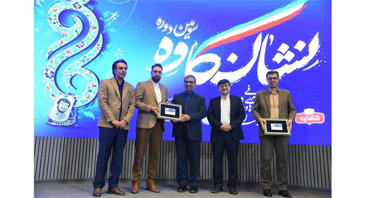 با اهدای کارت عضویت افتخاری از سوی رئیس انجمن ورزشی‌نویسان ایران؛ <b>=  استاندار و دو مدیر ورزشی به جمع اعضای ورزشی‌نویسان خراسان رضوی پیوستند