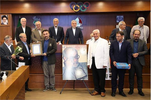 اهدای لوح تقدیر به "شهرام زین العابدین"