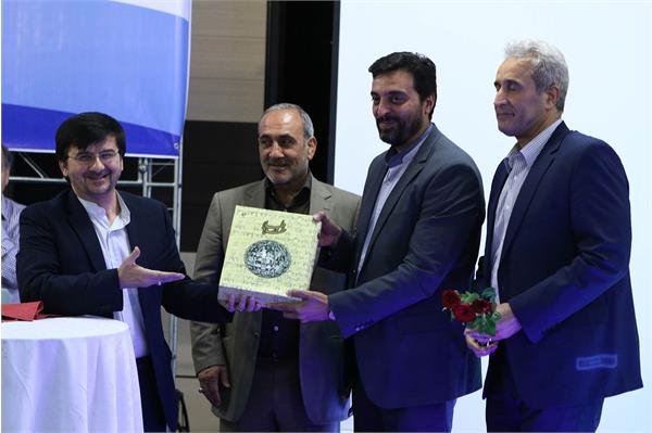 رونمایی از کتاب صدرالدین کاظمی