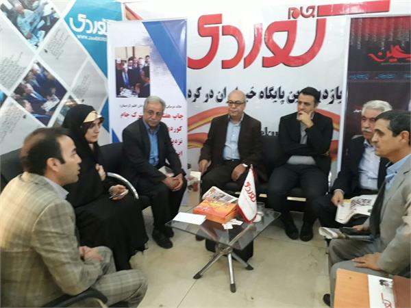 بازدید دبیر کل انجمن ورزشی نویسان ایران، از غرفه جام کردی اولین نشریه فرامرزی در اقلیم کردستان در نمایشگاه مطبوعات
